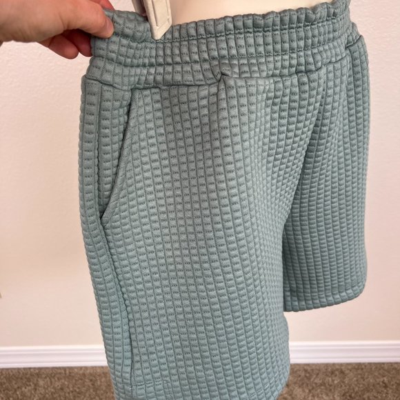Quilted Cloud Shorts - THE JUBILEE APPAREL - Picture 6 of 7